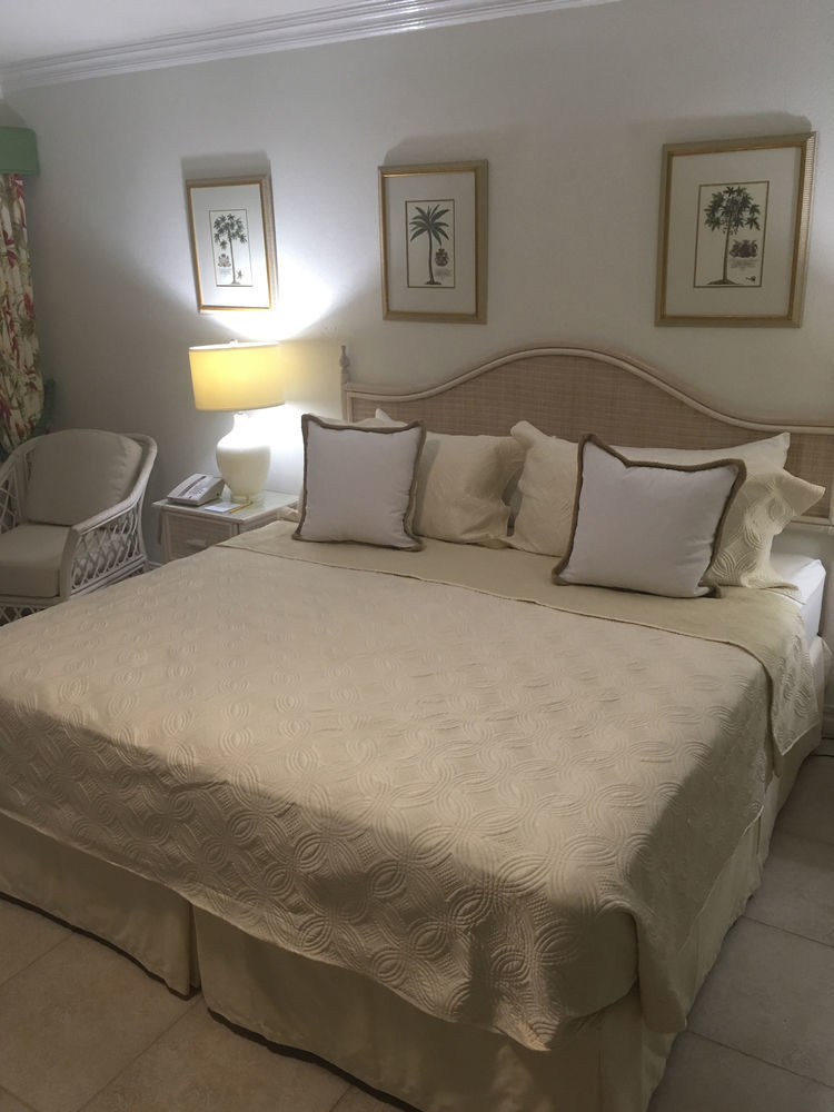 Coral Sands Beach Resort Bridgetown Extérieur photo