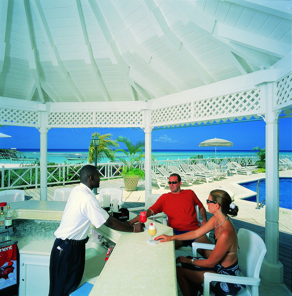 Coral Sands Beach Resort Bridgetown Extérieur photo
